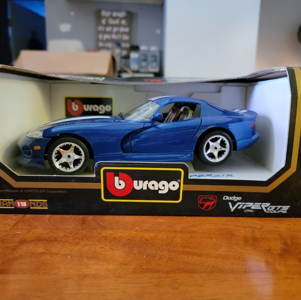 Burago 1996 Dodge Viper GTS Coupe 1996 Blue 1:18